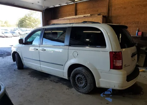 2010 Chrysler Town & Country Touring z USA, uszkodzony, nr VIN 2A4RR5D11AR315324